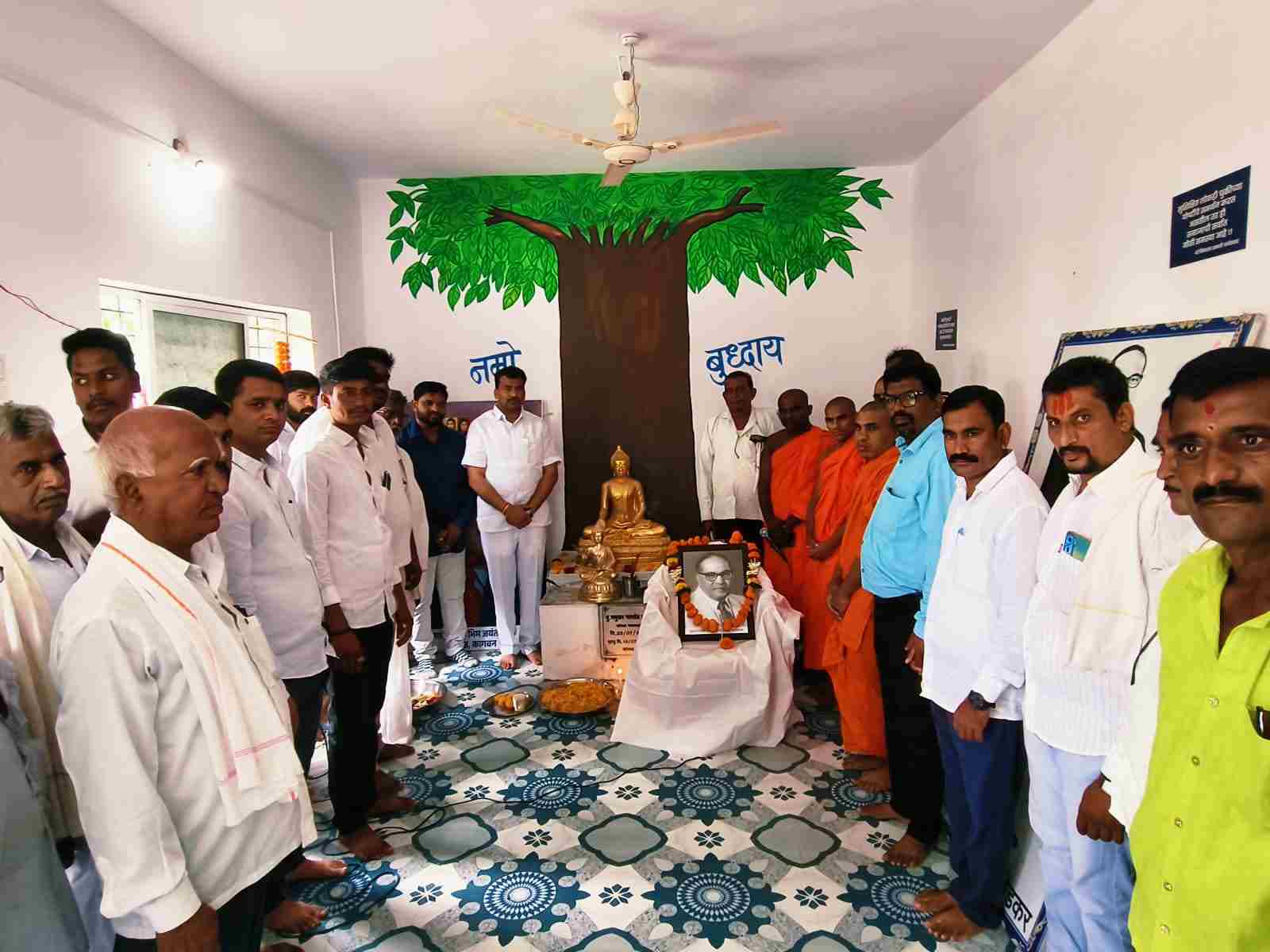 कागबन येथे गौतम बुद्ध मूर्तीची स्थापना आमदार नवघरे यांची उपस्थिती